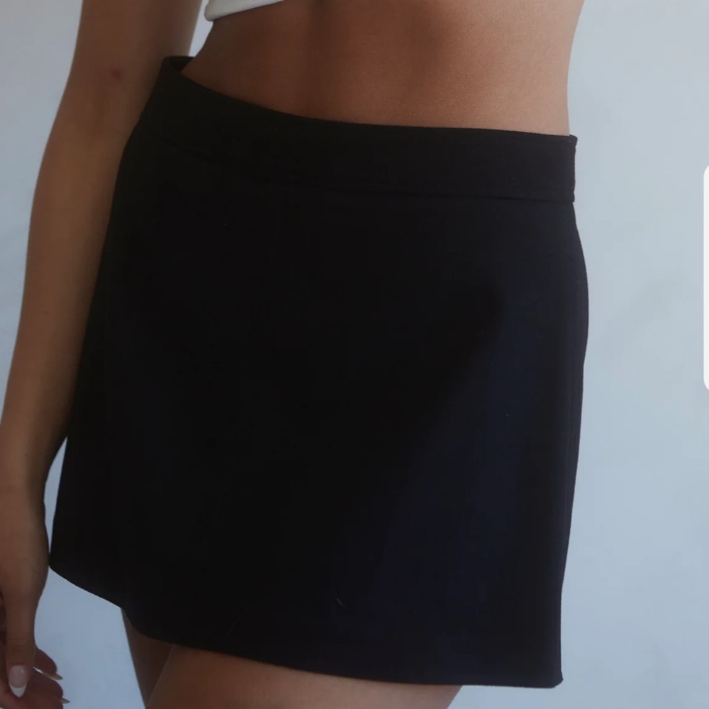 every day low / mid rise black skirt